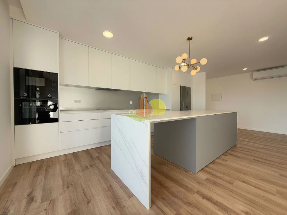 Apartamento T4 para Venda em Tavarede Foto 4