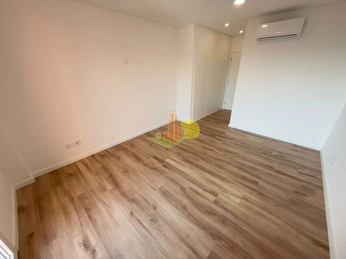 Apartamento T4 para Venda em Tavarede Foto 14