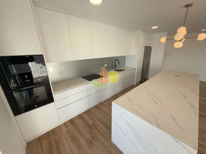 Apartamento T4 para Venda em Tavarede Foto 6