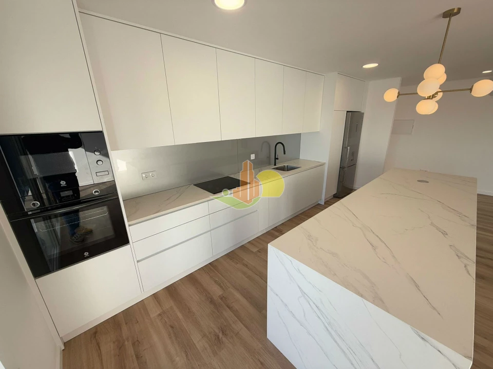 Apartamento T4 para Venda em Tavarede Foto 6