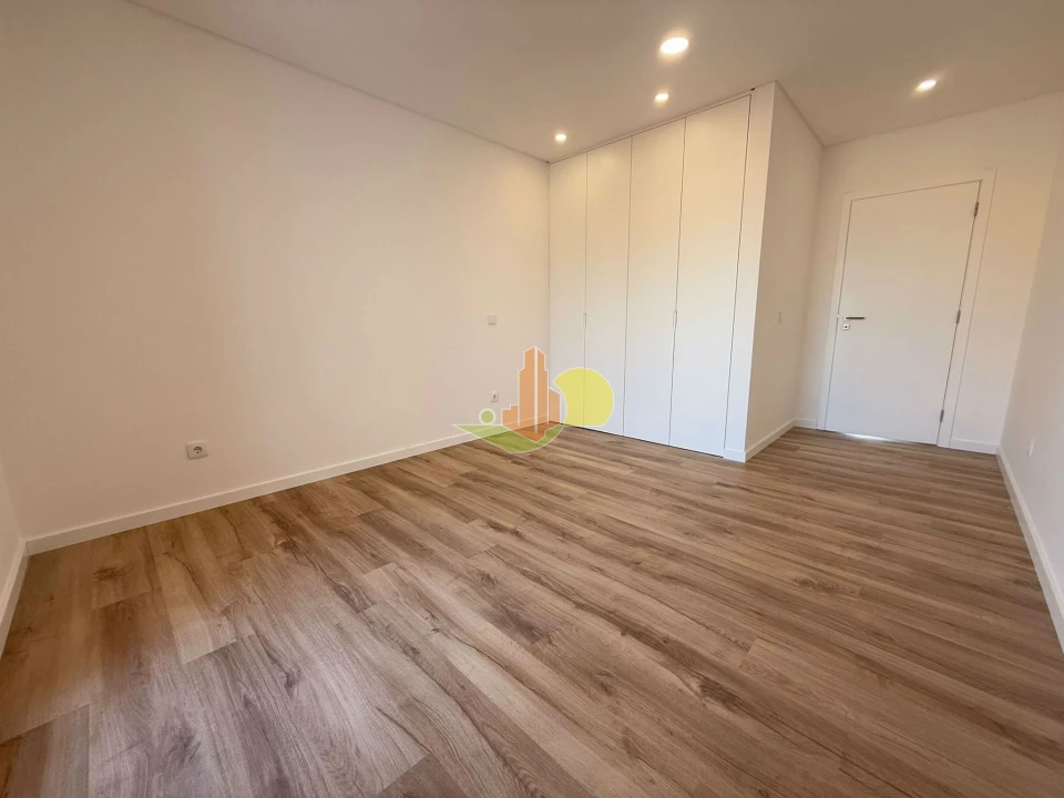 Apartamento T4 para Venda em Tavarede Foto 21