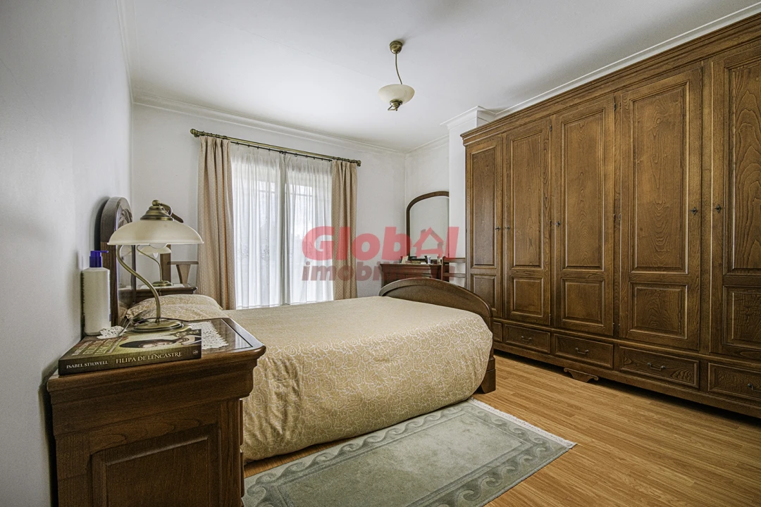 Moradia T4 para Venda em Orgens Foto 9