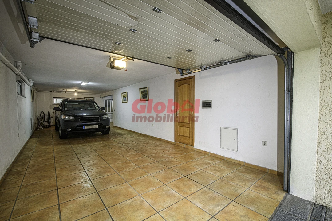 Moradia T4 para Venda em Orgens Foto 16