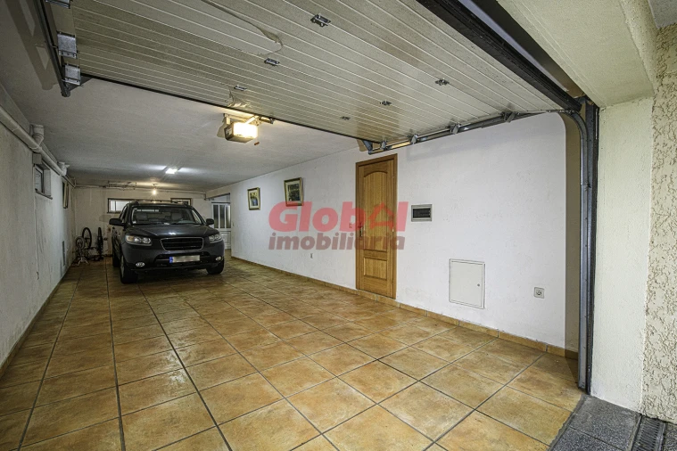 Moradia T4 para Venda em Orgens Foto 16