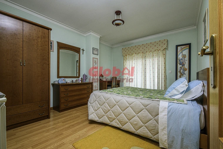 Moradia T4 para Venda em Orgens Foto 13