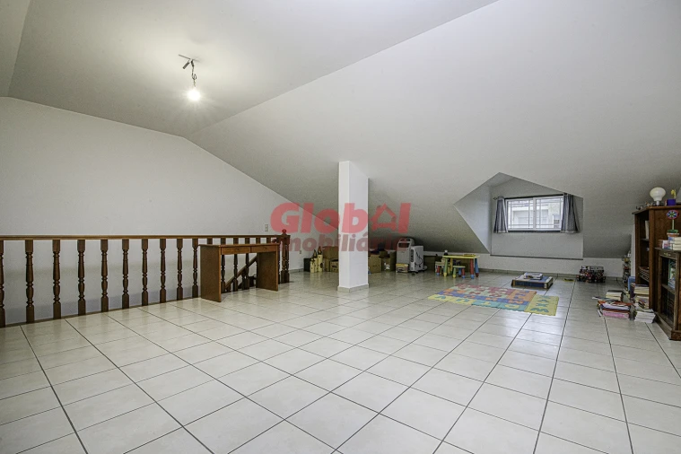 Moradia T4 para Venda em Orgens Foto 15