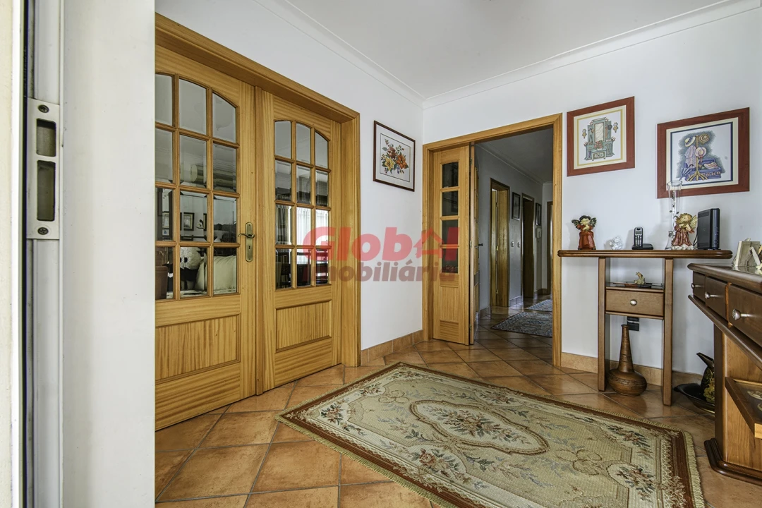 Moradia T4 para Venda em Orgens Foto 2