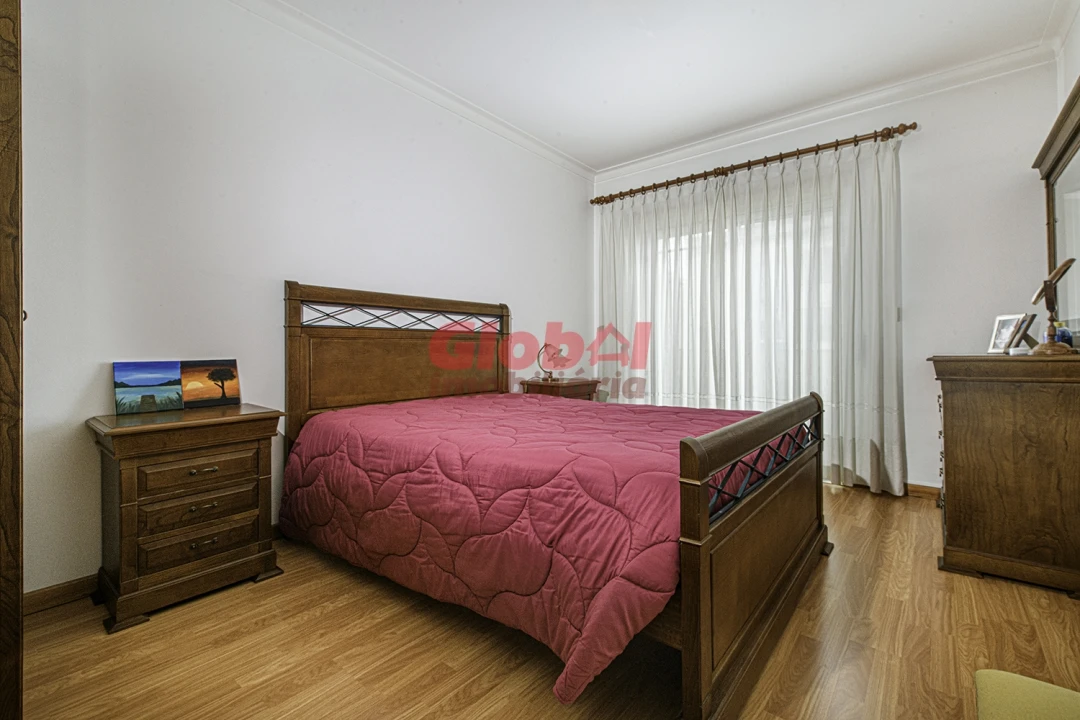 Moradia T4 para Venda em Orgens Foto 7