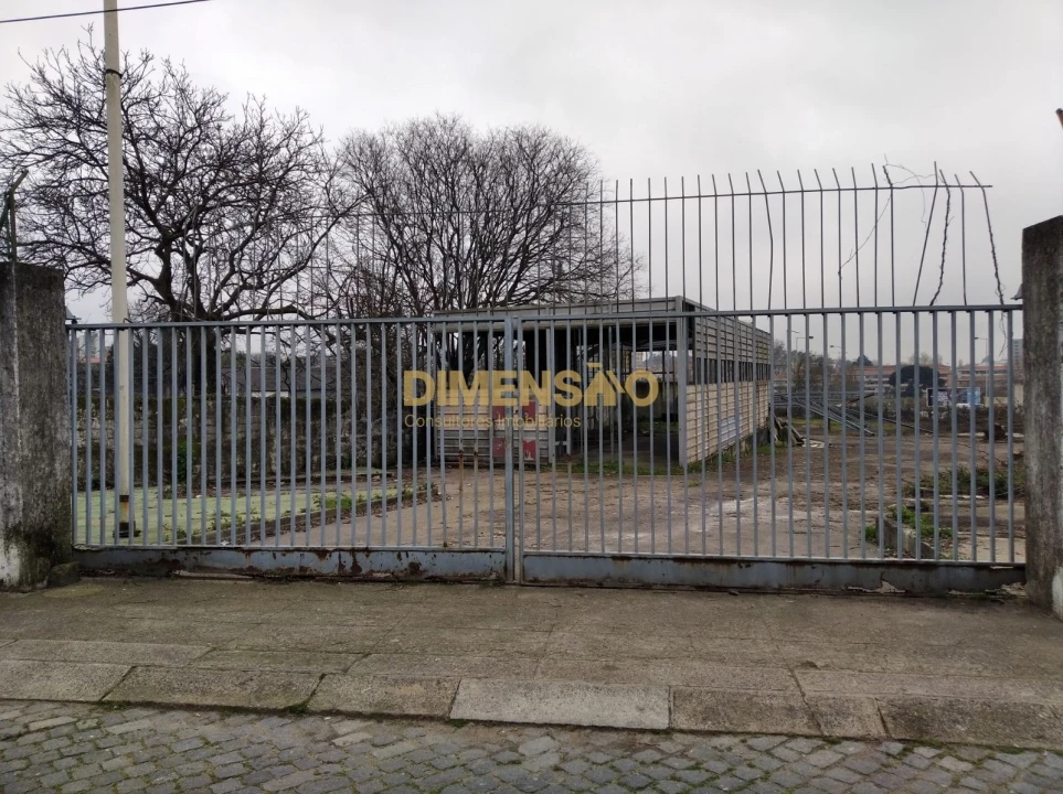 Terreno Comércio / Armazém para Arrendamento em Paranhos Foto 7