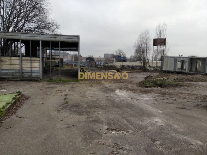 Terreno Comércio / Armazém para Arrendamento em Paranhos Foto 2