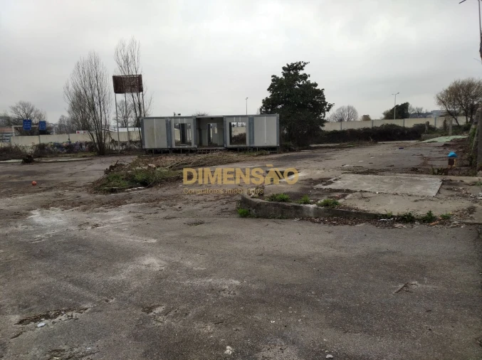 Terreno Comércio / Armazém para Arrendamento em Paranhos Foto 4