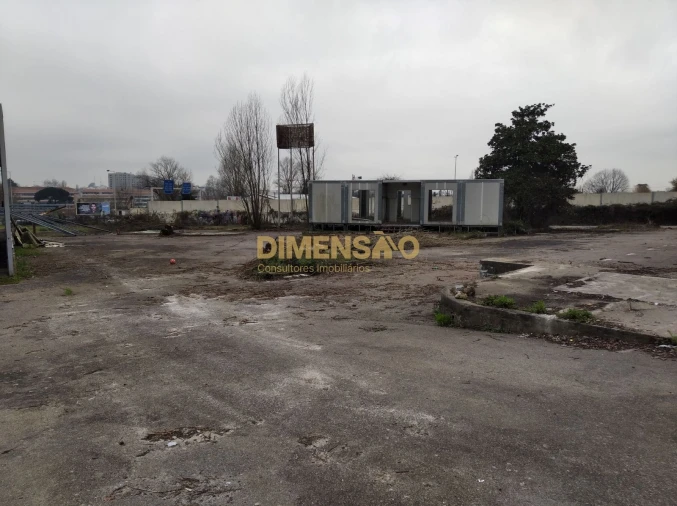 Terreno Comércio / Armazém para Arrendamento em Paranhos Foto 5