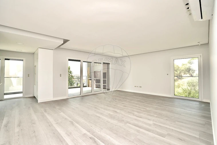 Apartamento T3 para Venda em Alverca do Ribatejo e Sobralinho Foto 1