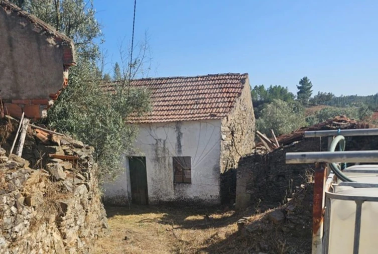 Moradia T2 para Venda em Proença-A-Nova e Peral Foto 1