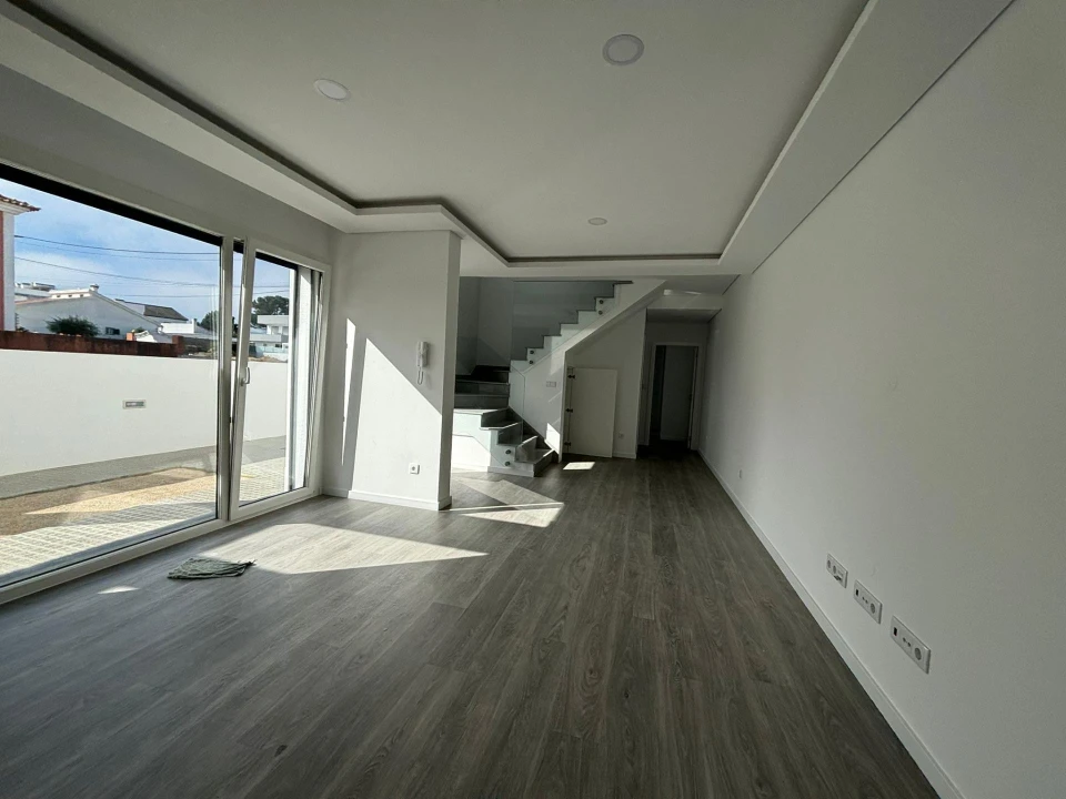Moradia T4 para Venda em Fernao Ferro Foto 2