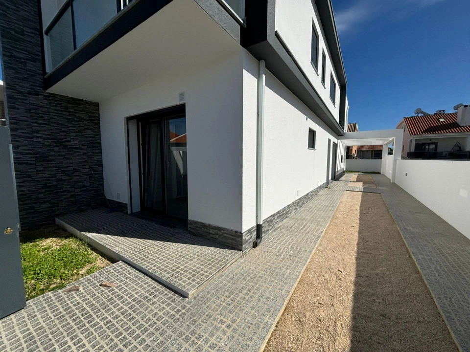 Moradia T4 para Venda em Fernao Ferro Foto 24