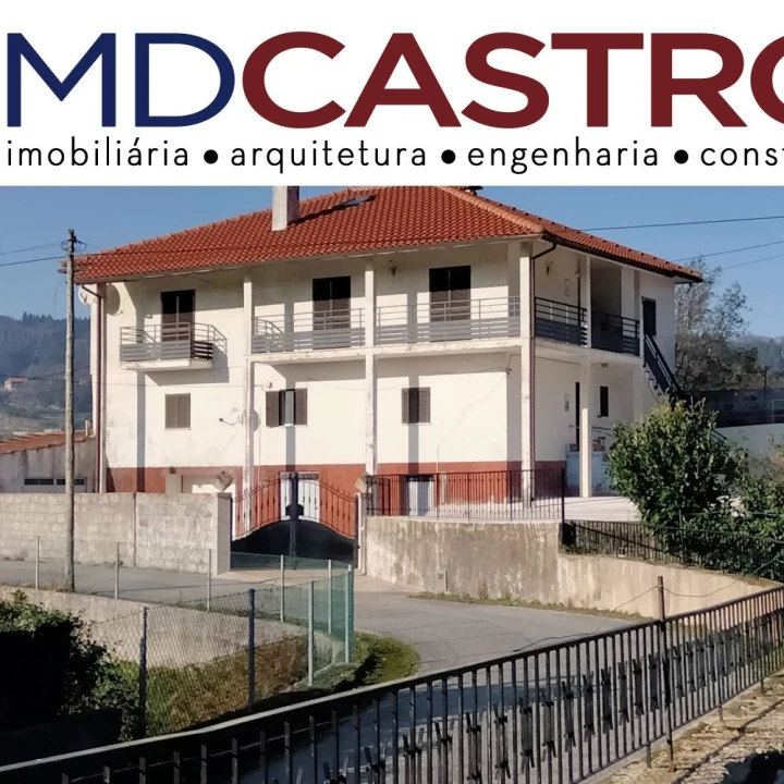 Moradia T5 para Venda em Miranda Foto 1