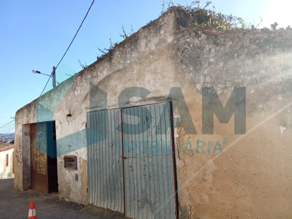 Moradia T2 para Venda em Carvoeira e Carmões Foto 1