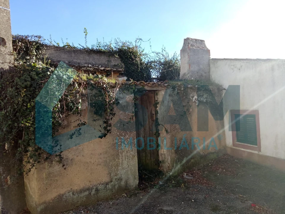 Moradia T2 para Venda em Carvoeira e Carmões Foto 3