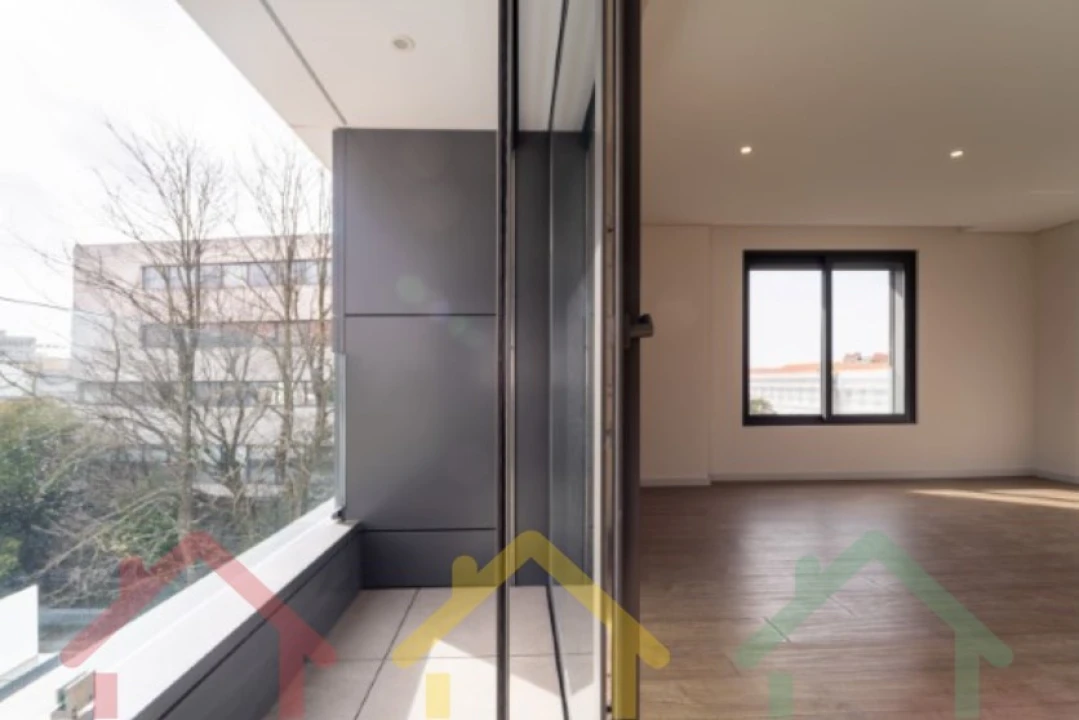 Apartamento T2 para Venda em Cedofeita, Santo Ildefonso, Sé, Miragaia, São Nicolau e Vitória Foto 3