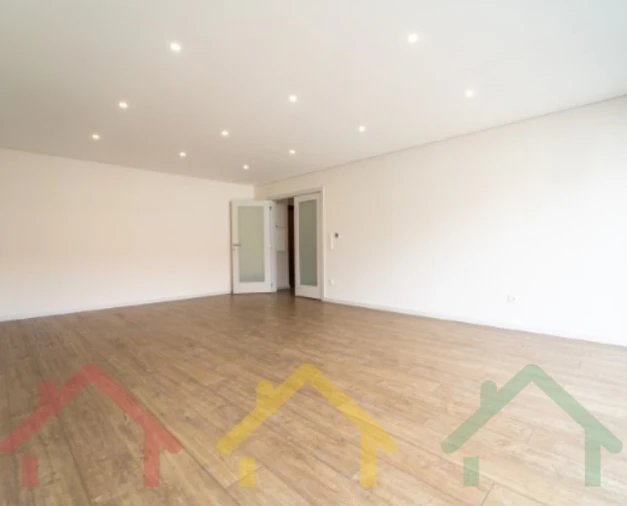 Apartamento T2 para Venda em Cedofeita, Santo Ildefonso, Sé, Miragaia, São Nicolau e Vitória Foto 4