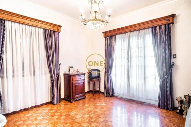 Moradia T6 para Venda em Agrela Foto 23