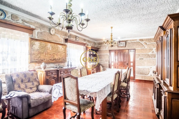 Moradia T6 para Venda em Agrela Foto 5