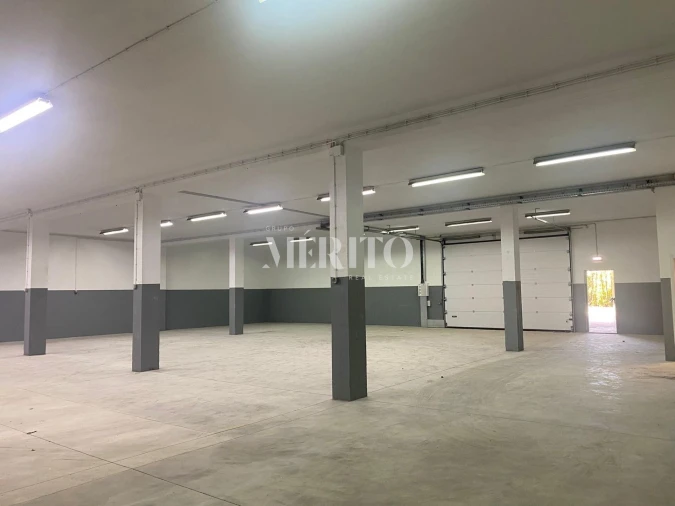 Armazém para Venda em Vila Nova de Famalicão e Calendário Foto 2