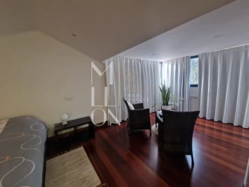 Moradia T4 para Venda em Funchal (São Pedro)