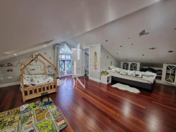 Moradia T4 para Venda em Funchal (São Pedro)