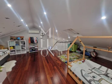 Moradia T4 para Venda em Funchal (São Pedro)