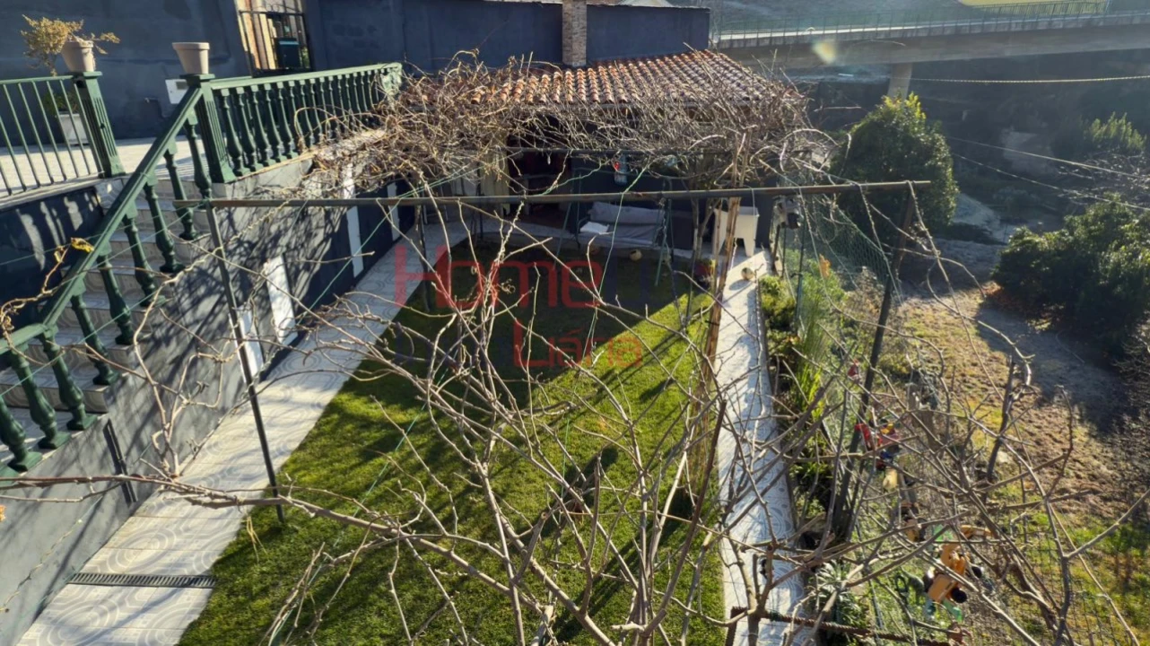 Moradia T4 para Venda em Vilarinho dos Freires Foto 8