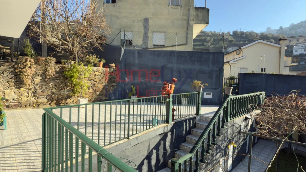 Moradia T4 para Venda em Vilarinho dos Freires Foto 11