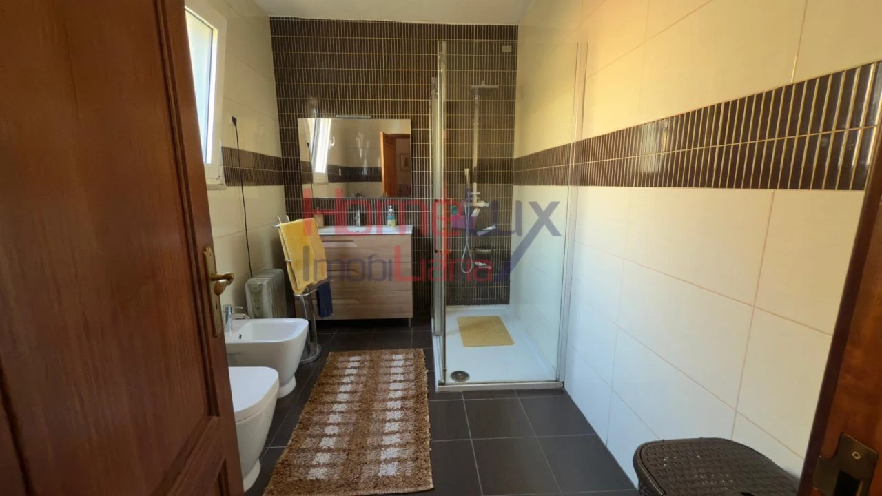 Moradia T4 para Venda em Vilarinho dos Freires Foto 29