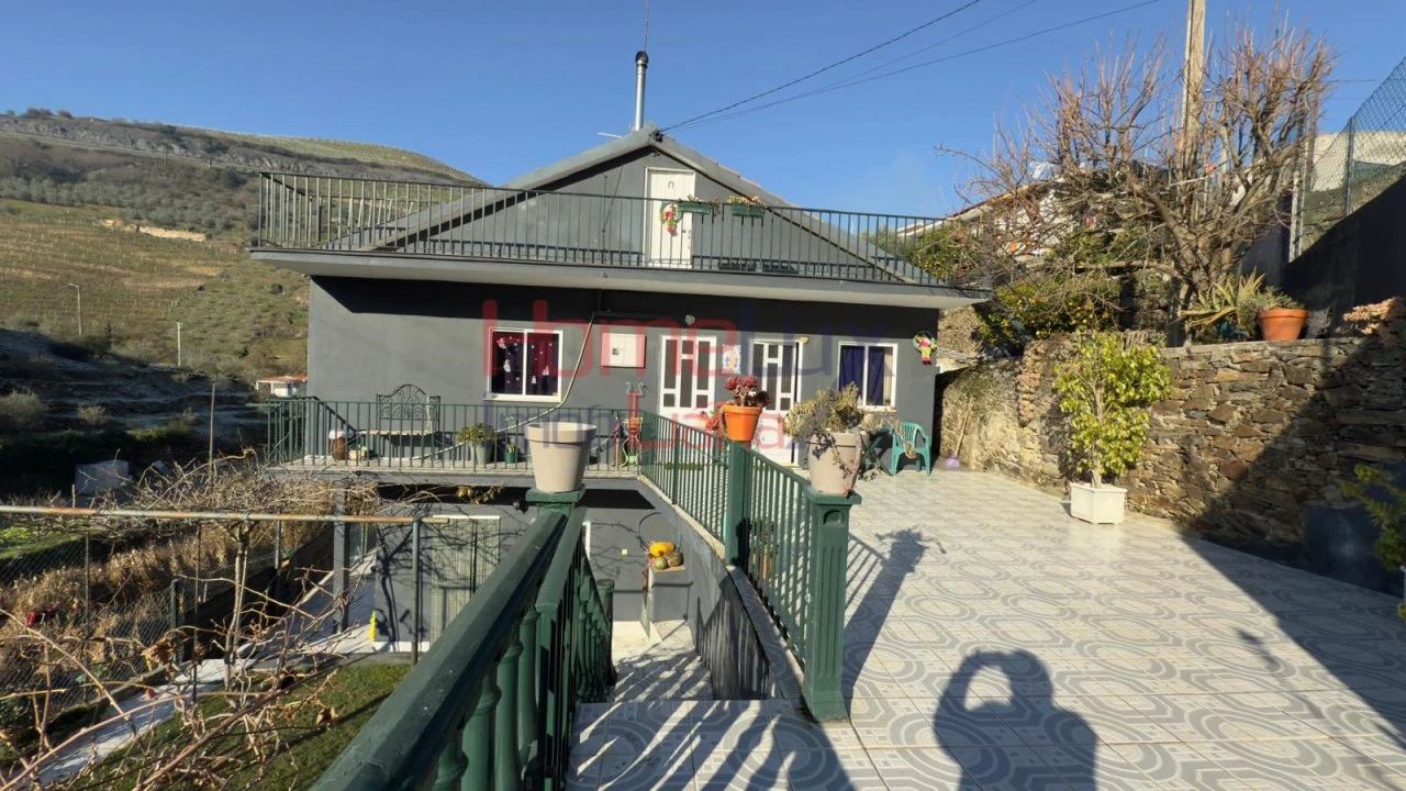 Moradia T4 para Venda em Vilarinho dos Freires Foto 1