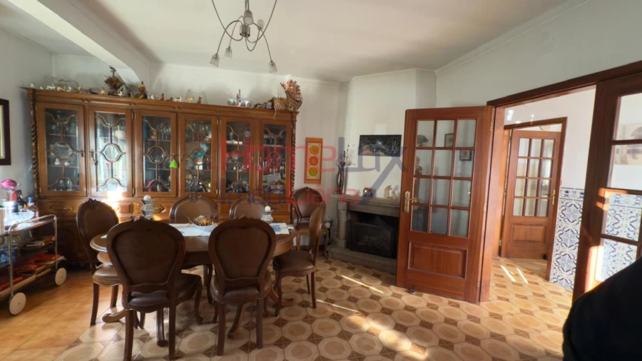 Moradia T4 para Venda em Vilarinho dos Freires Foto 17