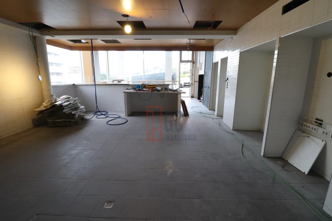 Loja para Venda em Oliveira do Douro Foto 4