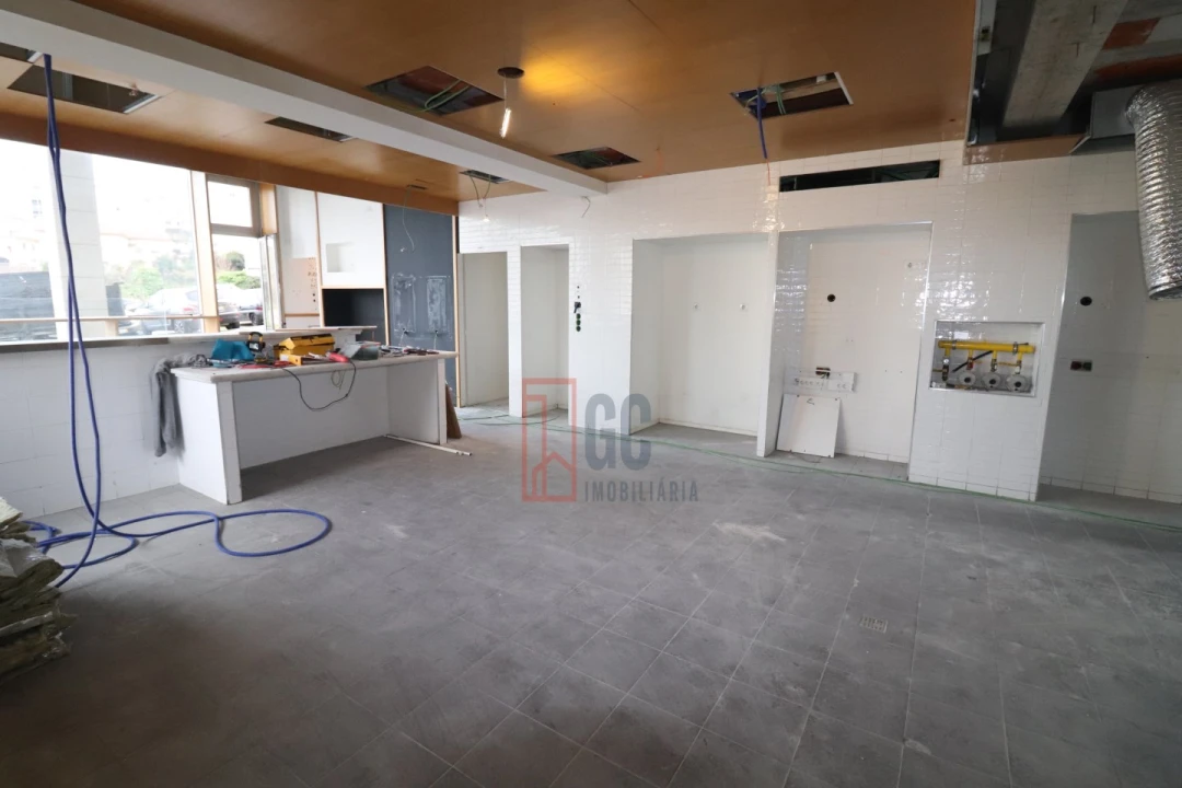 Loja para Venda em Oliveira do Douro Foto 6