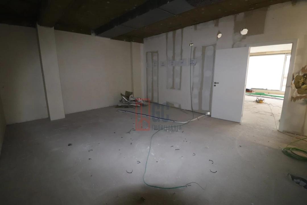 Loja para Venda em Oliveira do Douro Foto 13