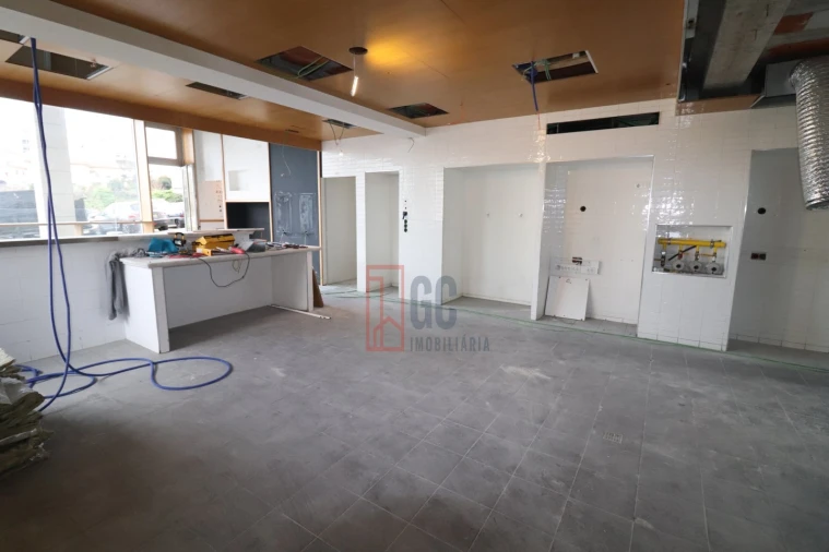 Loja para Venda em Oliveira do Douro Foto 6