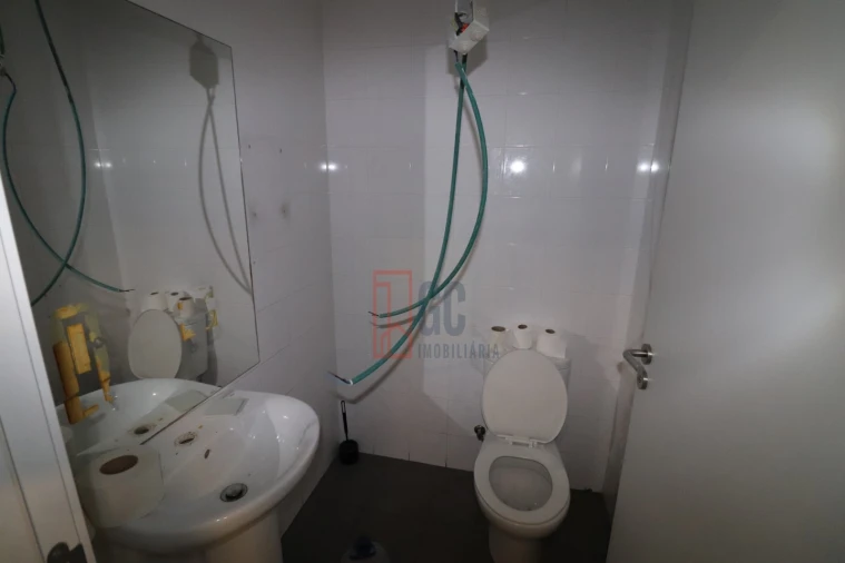 Loja para Venda em Oliveira do Douro Foto 7