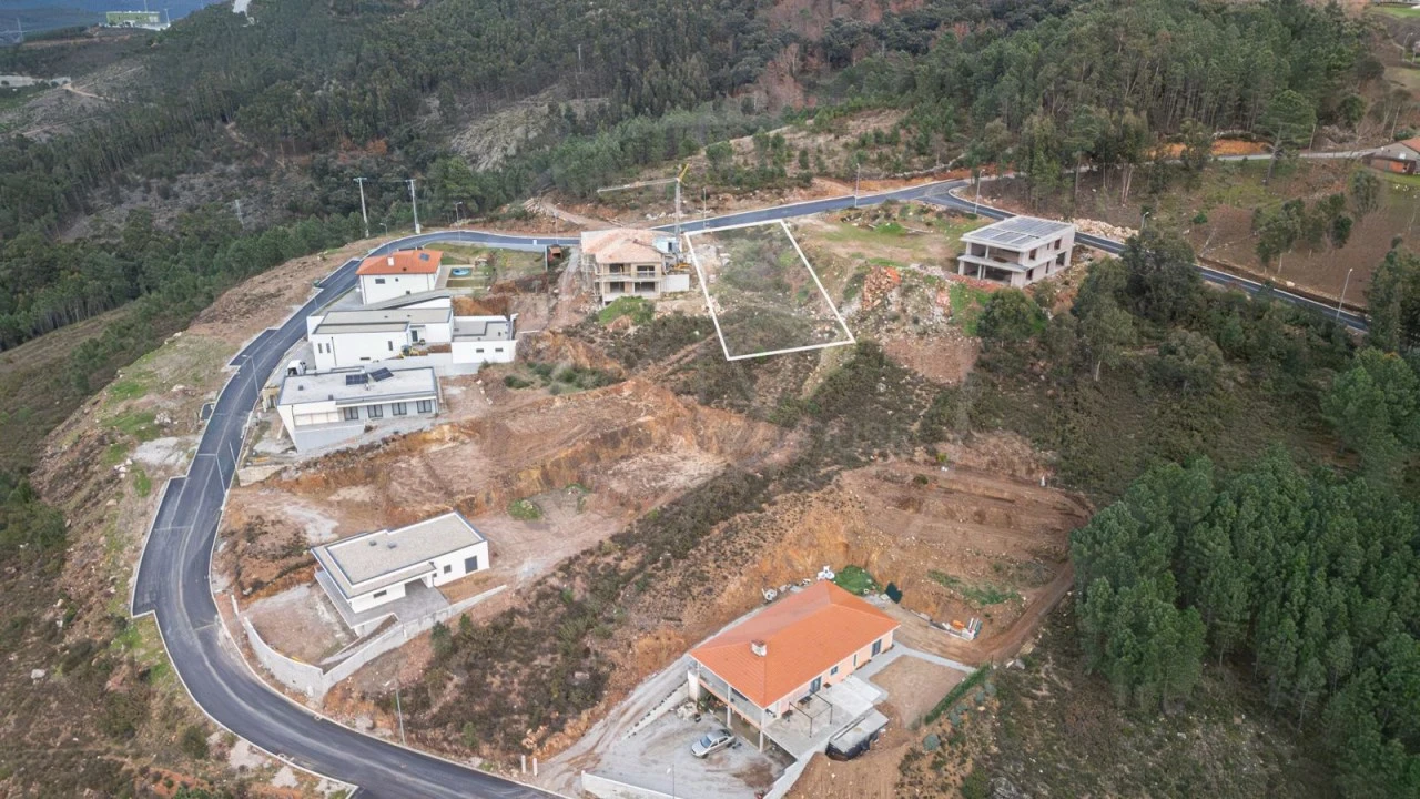 Terreno para Venda em Salvador e Santo Aleixo de Além-Tâmega Foto 2