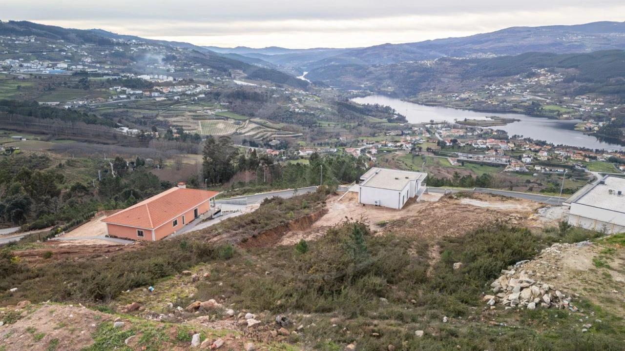 Terreno para Venda em Salvador e Santo Aleixo de Além-Tâmega Foto 3