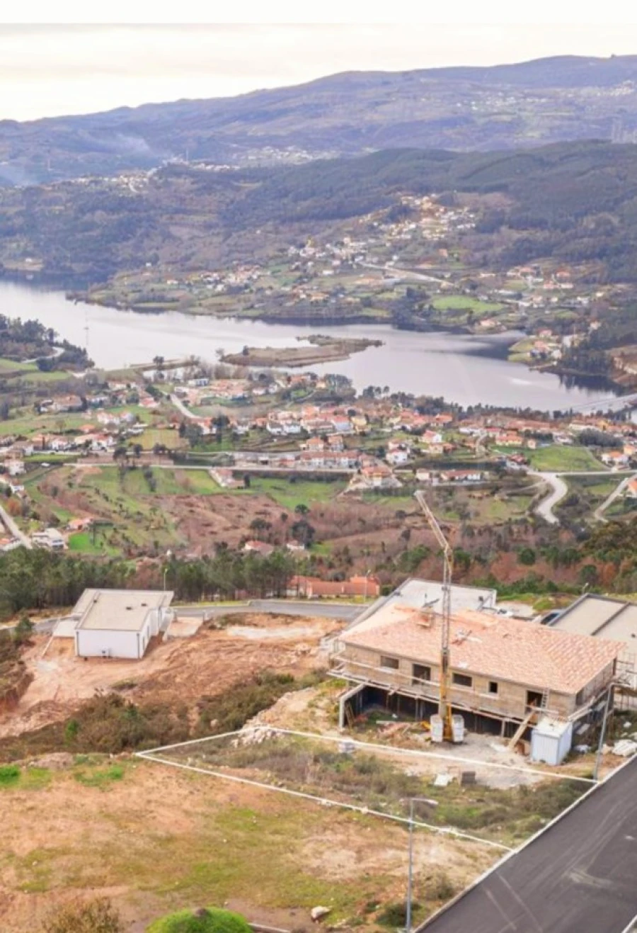 Terreno para Venda em Salvador e Santo Aleixo de Além-Tâmega Foto 1