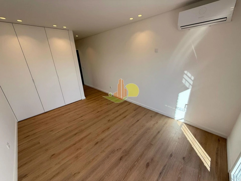 Apartamento T4 para Venda em Tavarede Foto 10