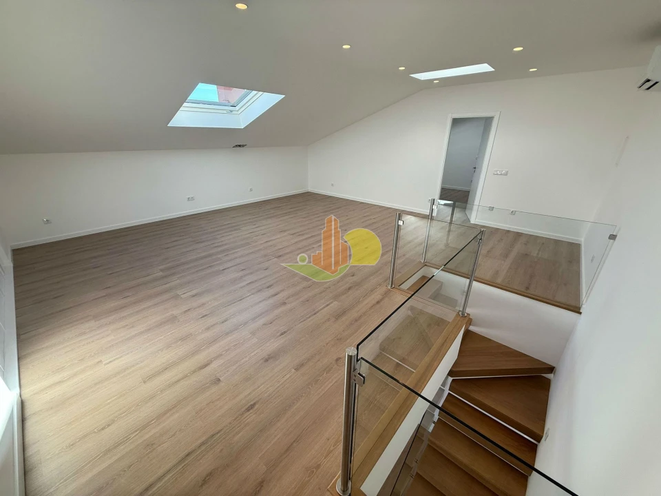 Apartamento T4 para Venda em Tavarede Foto 14