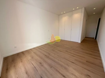 Apartamento T4 para Venda em Tavarede