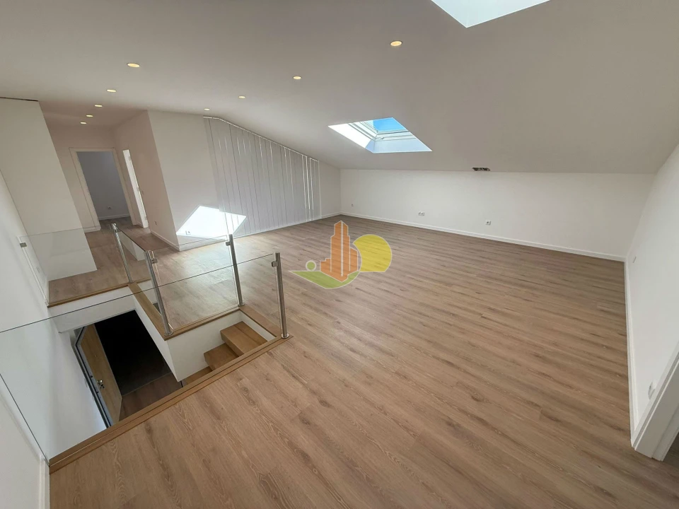 Apartamento T4 para Venda em Tavarede Foto 12