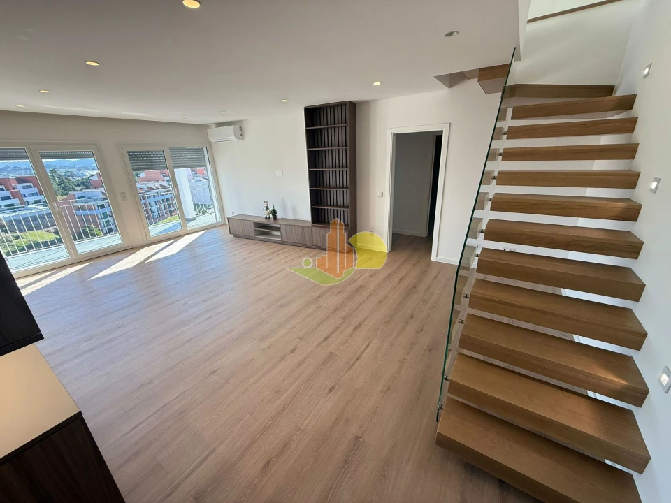 Apartamento T4 para Venda em Tavarede Foto 1