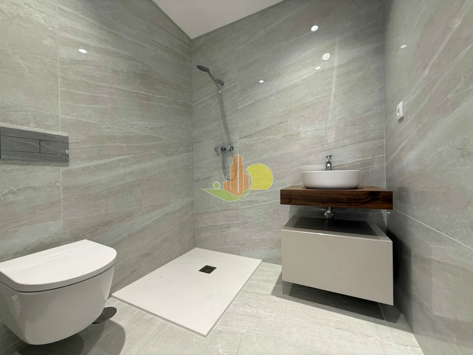 Apartamento T4 para Venda em Tavarede Foto 7
